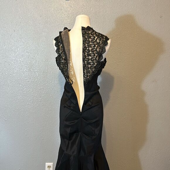 Xscape lace taffeta black mermaid gown size 4 - Picture 9 of 12